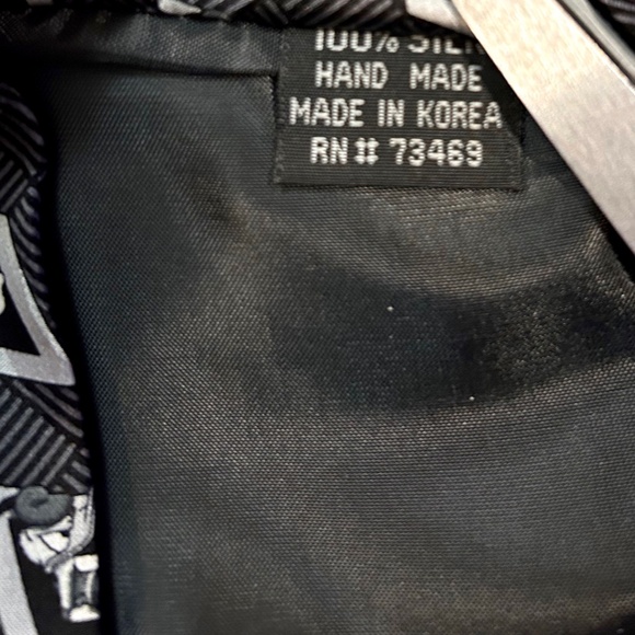 Disney Tie - 100% Silk Mickey Mouse - Picture 4 of 4